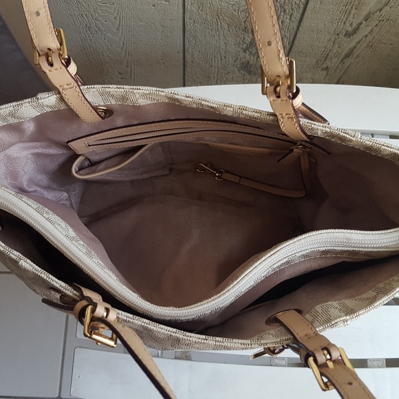 Michael Kors Signature Collection - Picture 3 of 8